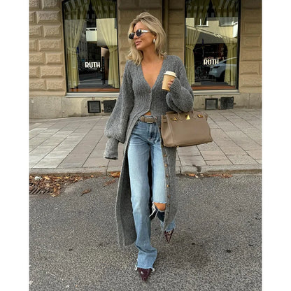 Gilet en maille gris à boutons simples.